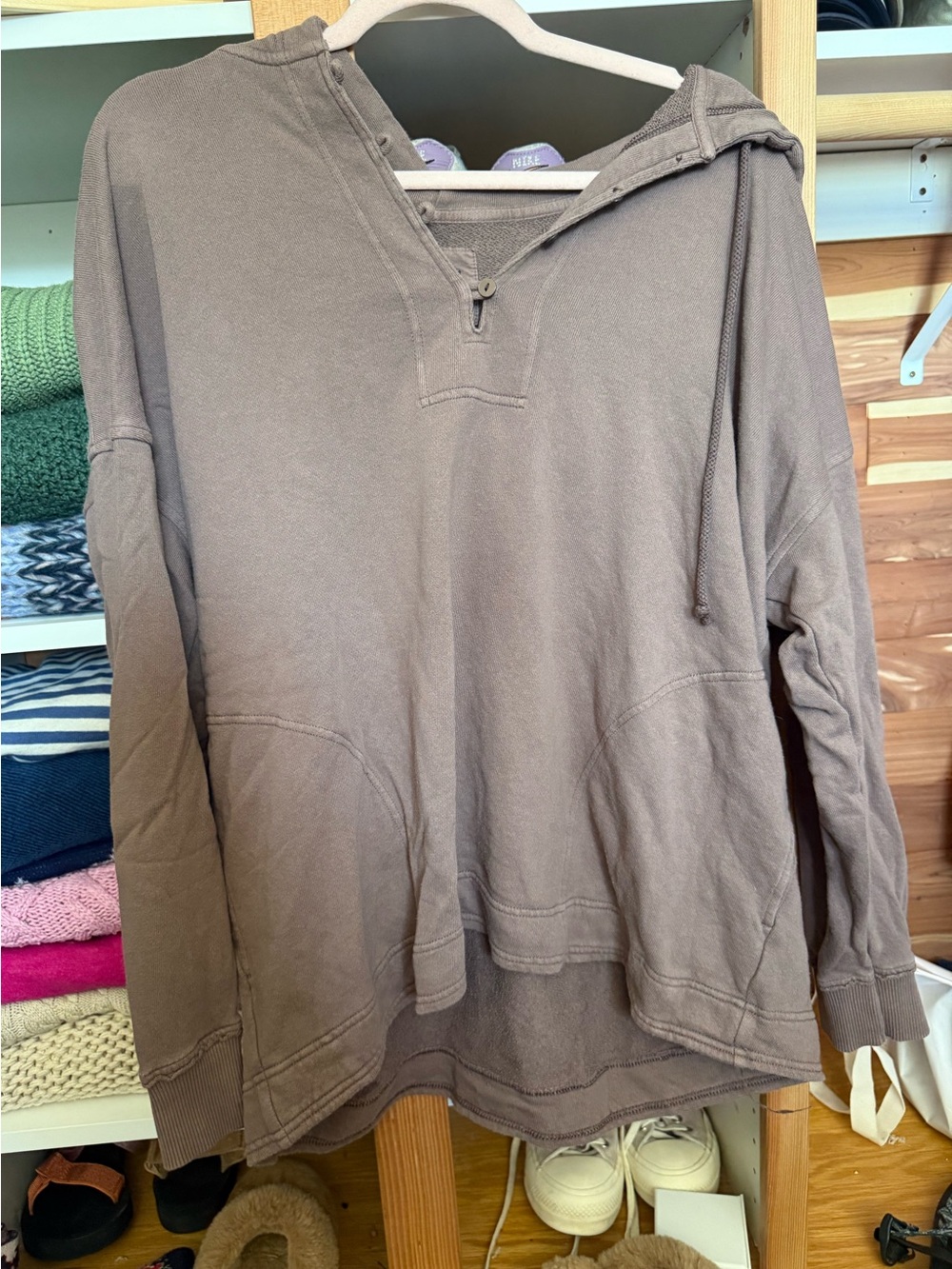 AERIE HOODIE SIZE MEDIUM BROWN CUTE BUTTON NECKLINE